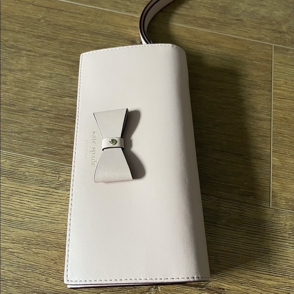 KATE SPADE-NWT Lilac Leather Wristlet